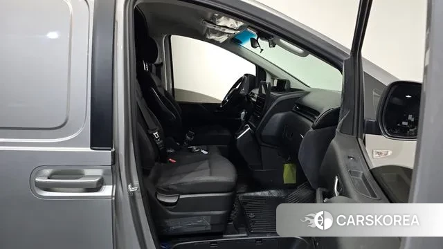 Hyundai Staria 2024 Серебристо-серый из Кореи, фото 2