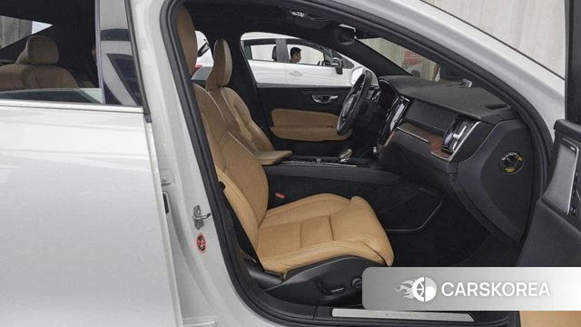 Volvo S60 3rd generation 2021 Белый из Кореи, фото 2