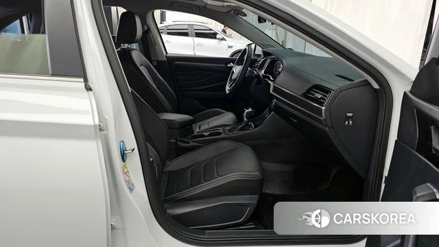 Volkswagen 7th Generation of Jetta 2023 Белый из Кореи, фото 2