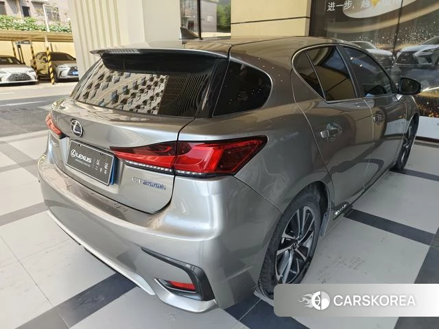 Lexus CT 2021 Серебристо-серый из Китая, фото 2