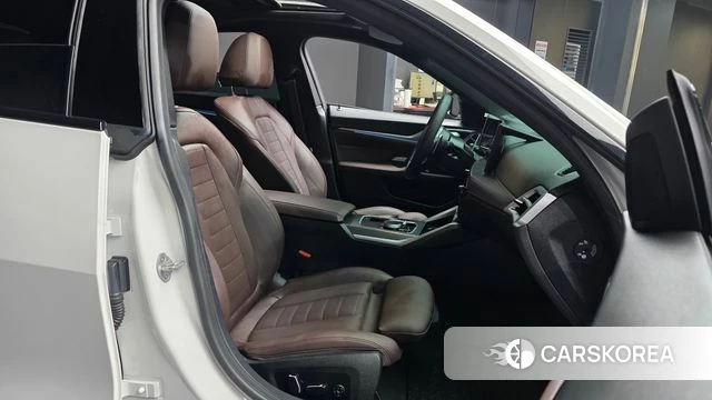 BMW 4 Series (G22) 2025 Белый из Кореи, фото 2