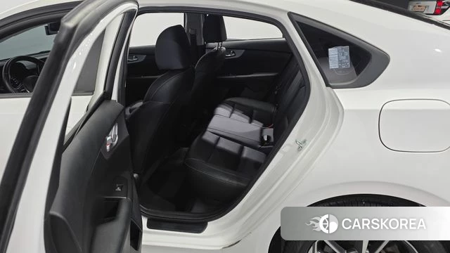 Kia The New K3 2nd generation 2021 Белый из Кореи, фото 2