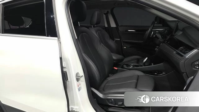 BMW X2 (F39) 2022 Белый из Кореи, фото 2