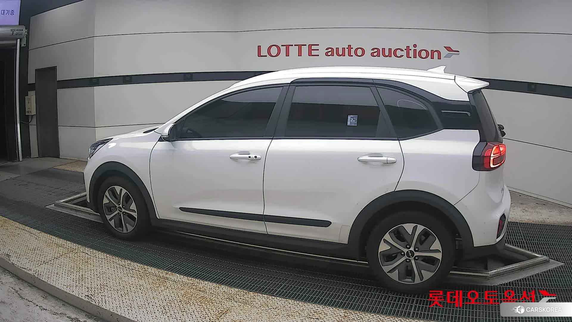 Kia Niro Plus 2023 Clear White из Кореи, фото 2