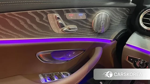 Mercedes-Benz E-Class W213 2023 Белый из Кореи, фото 2