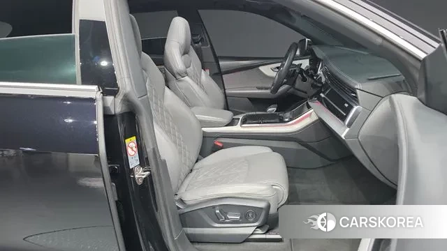 Audi Q8 (4M) 2021 Черный из Кореи, фото 2