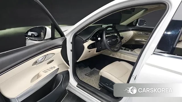 Genesis GV70 2023 Белый из Кореи, фото 2