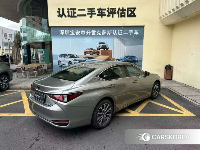 Lexus ES 2024 Серебристо-серый из Китая, фото 2