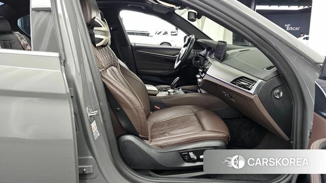 BMW 5 Series (G30) 2021 Серый из Кореи, фото 2