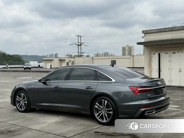Audi A6L 2021 Темно-серый из Китая, фото 2