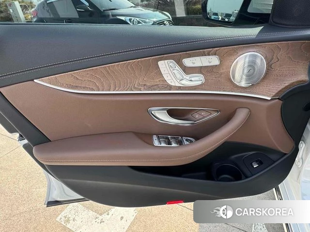 Mercedes-Benz E-Class W213 2022 Белый из Кореи, фото 2