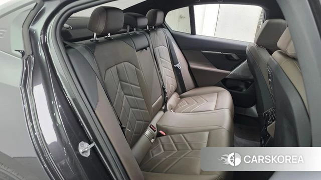 BMW 5 Series (G60) 2023 Серый из Кореи, фото 2