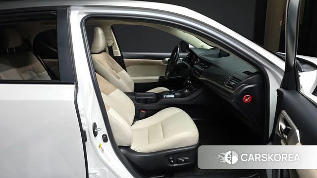 Lexus CT200h 2018 Белый из Кореи, фото 2