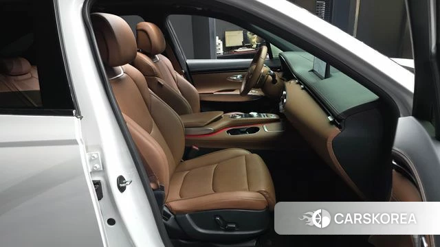 Genesis GV70 2022 Белый из Кореи, фото 2