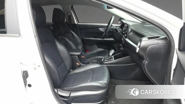 Kia The New K3 2nd generation 2022 Белый из Кореи, фото 2