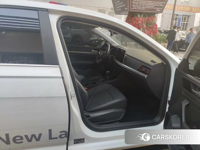 Volkswagen Lavida 2024 Белый из Китая, фото 2