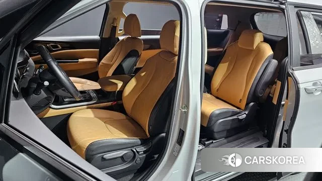 Kia Carnival 4th generation 2022 Серебряный из Кореи, фото 2