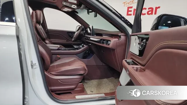 Lincoln Aviator 2nd generation 2023 Белый из Кореи, фото 2