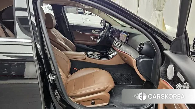 Mercedes-Benz E-Class W213 2020 Черный из Кореи, фото 2