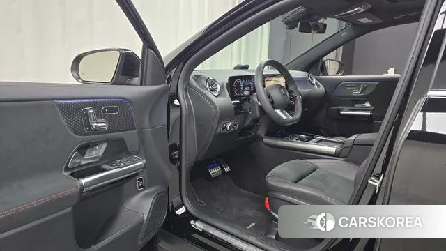 Mercedes-Benz GLA - Class H247 2025 Черный из Кореи, фото 2