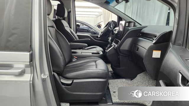 Hyundai Staria 2025 Серебристо-серый из Кореи, фото 2