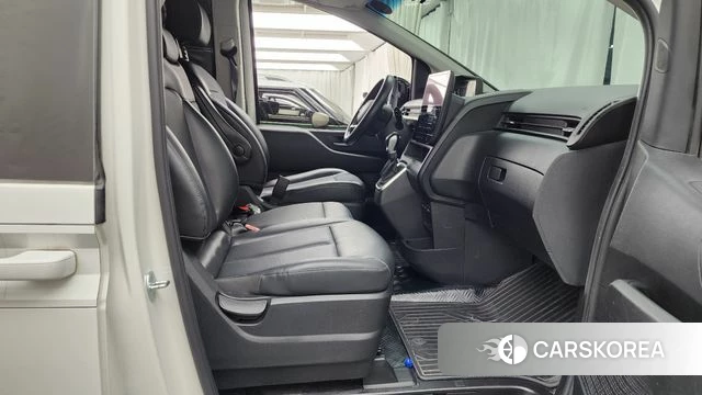 Hyundai Staria 2022 Белый из Кореи, фото 2
