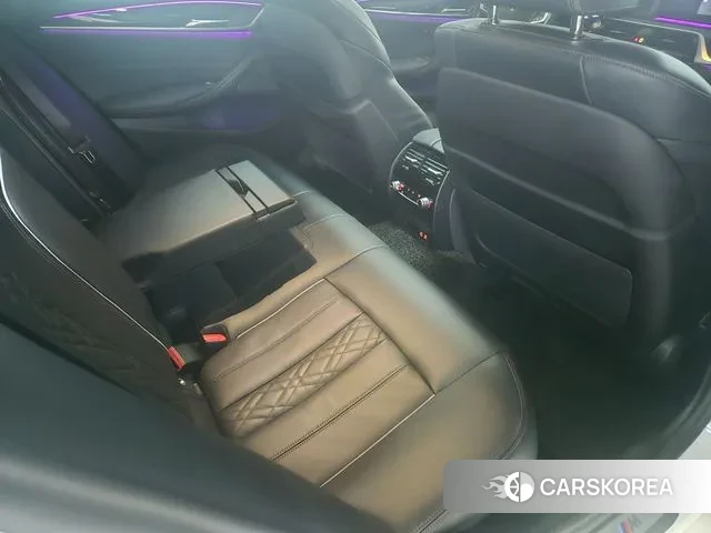 BMW 5 Series (G30) 2023 Белый из Кореи, фото 2