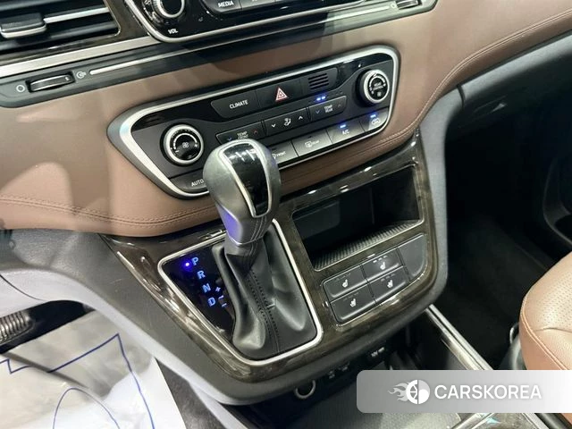 Hyundai The New Grand Starex 2018 Серебристо-серый из Кореи, фото 2