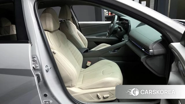 Hyundai The New Avante (CN7) 2024 Серебряный из Кореи, фото 2