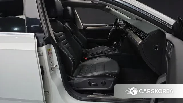 Volkswagen Arteon 2019 Белый из Кореи, фото 2