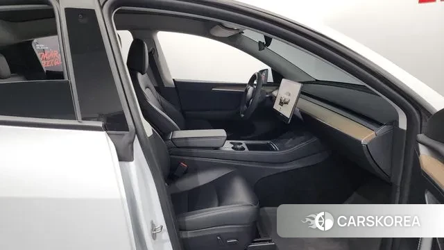 Tesla Model Y 2023 Белый из Кореи, фото 2