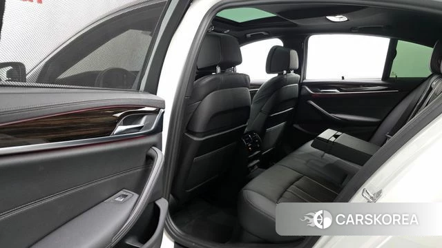 BMW 5 Series (G30) 2022 Белый из Кореи, фото 2