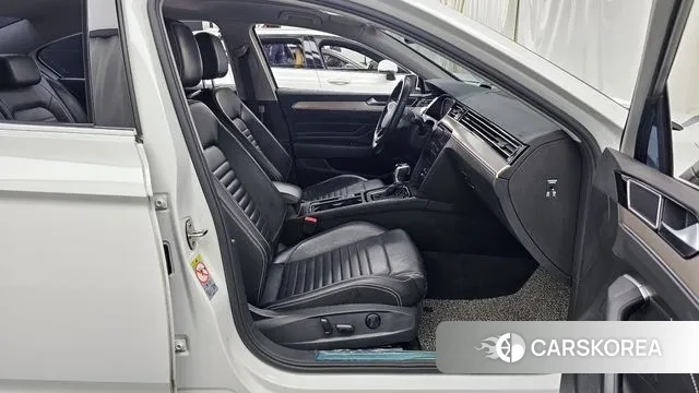 Volkswagen Passat GT (B8) 2022 Белый из Кореи, фото 2