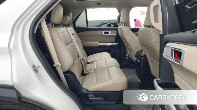 Ford Explorer 6th Generation 2022 Белый из Кореи, фото 2