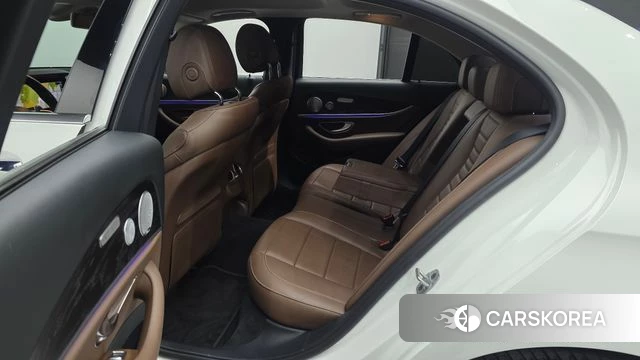 Mercedes-Benz E-Class W213 2018 Белый из Кореи, фото 2