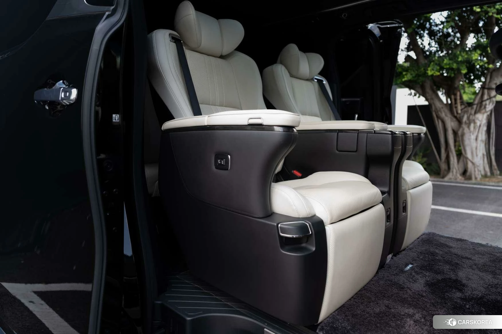 Lexus LM 2020 Черный из Китая, фото 2