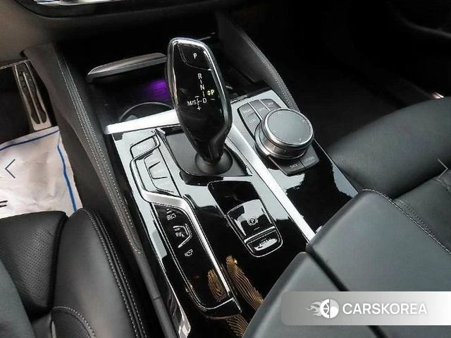 BMW 5 Series (G30) 2023 Белый из Кореи, фото 2