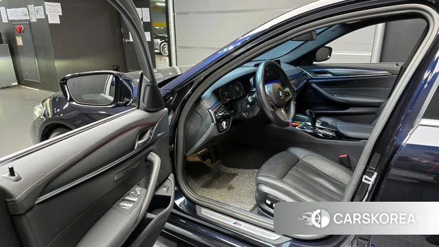 BMW 5 Series (G30) 2023 Черный из Кореи, фото 2