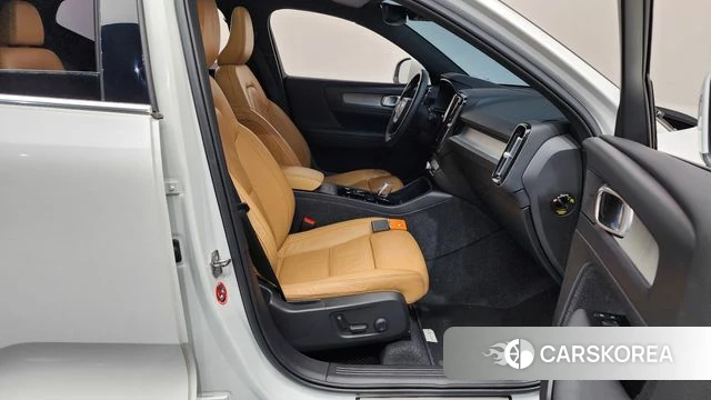 Volvo XC40 2021 Белый из Кореи, фото 2