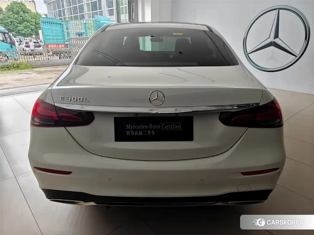 Mercedes-Benz E-Class 2022 Белый из Китая, фото 2