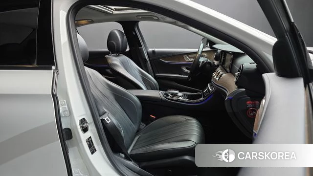 Mercedes-Benz E-Class W213 2018 Белый из Кореи, фото 2