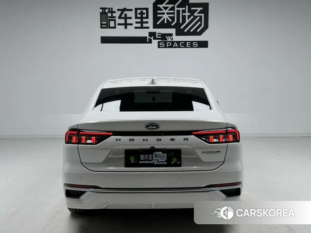 Ford Mondeo 2023 Белый из Китая, фото 2