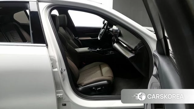 BMW 5 Series (G60) 2024 Белый из Кореи, фото 2