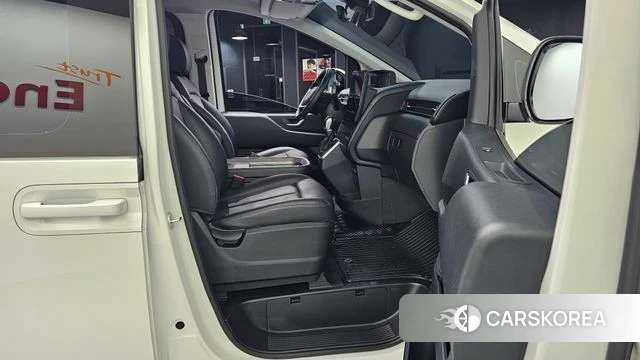 Hyundai Staria 2023 Белый из Кореи, фото 2