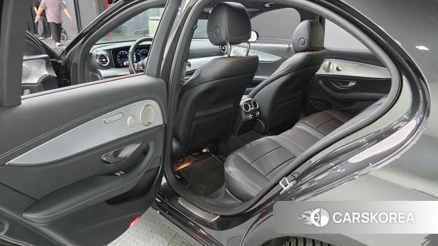 Mercedes-Benz E-Class W213 2021 Серый из Кореи, фото 2