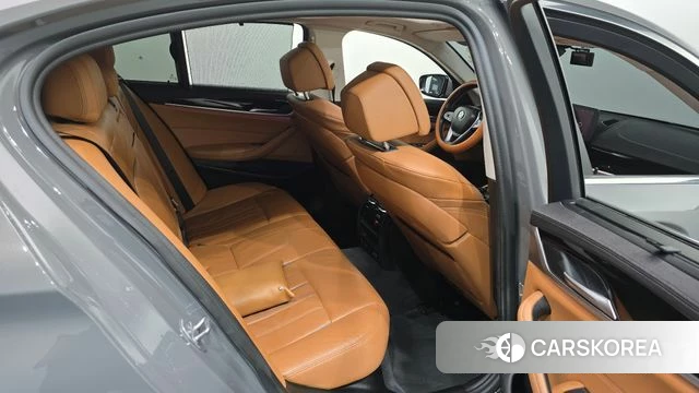BMW 5 Series (G30) 2022 Серебристо-серый из Кореи, фото 2