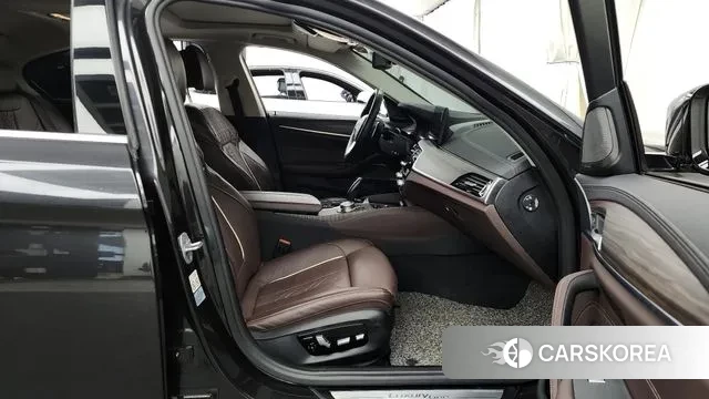 BMW 5 Series (G30) 2020 Серый из Кореи, фото 2