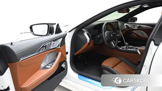 BMW 8 Series (G15) 2023 Белый из Кореи, фото 2