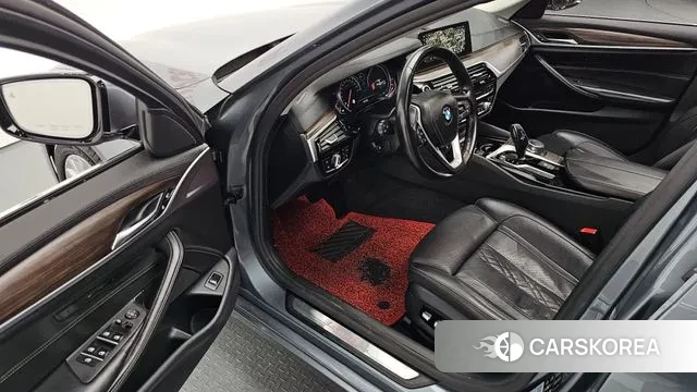 BMW 5 Series (G30) 2018 Цвет галактики из Кореи, фото 2