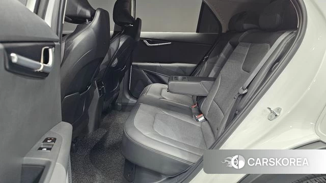 Kia Di Ol Nu Niro 2025 Белый из Кореи, фото 2